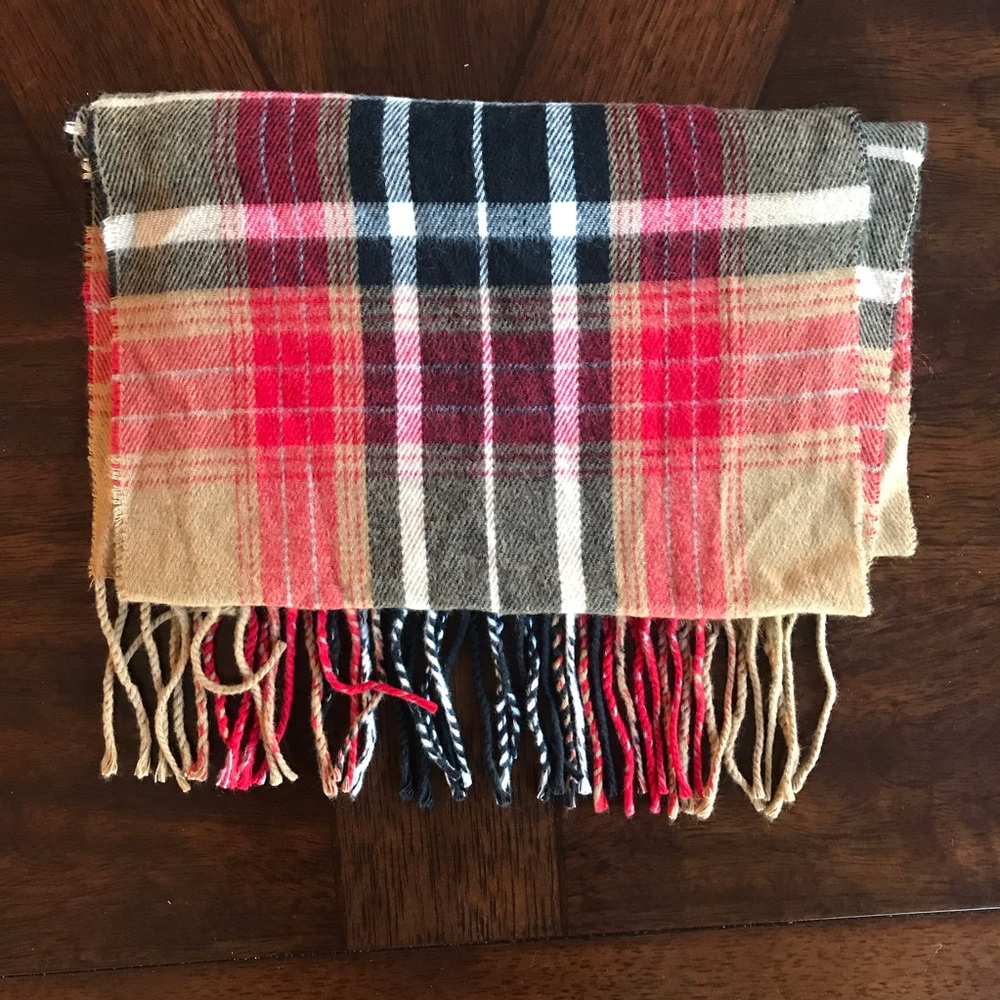 Beautiful new scarf - Picture 3 of 4